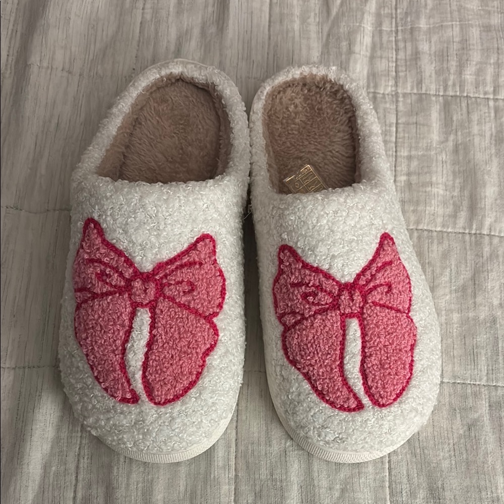 Cozy White Slippers with Pink Bow
